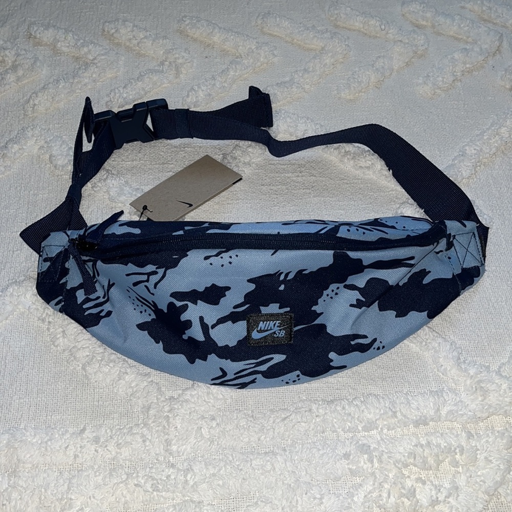 NWT Nike SB Heritage Skate Fanny Pack Blue - Picture 3 of 9